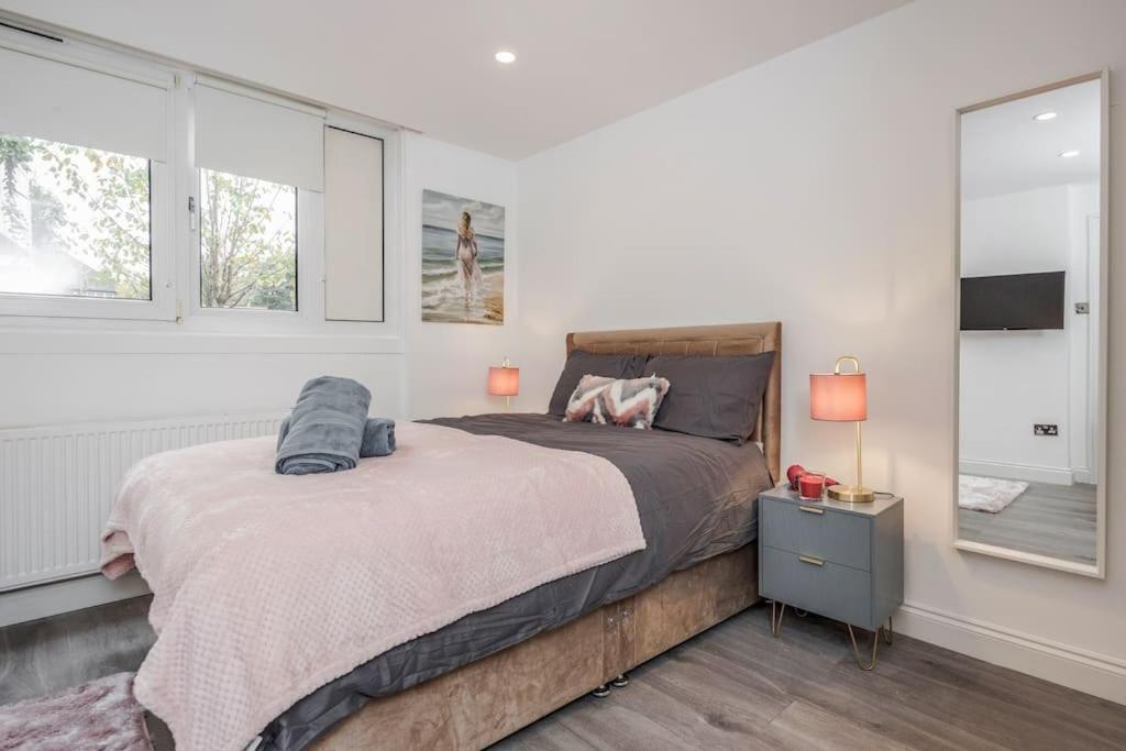 Apartamento Lovely 2-bedroom With Balcony And Park View